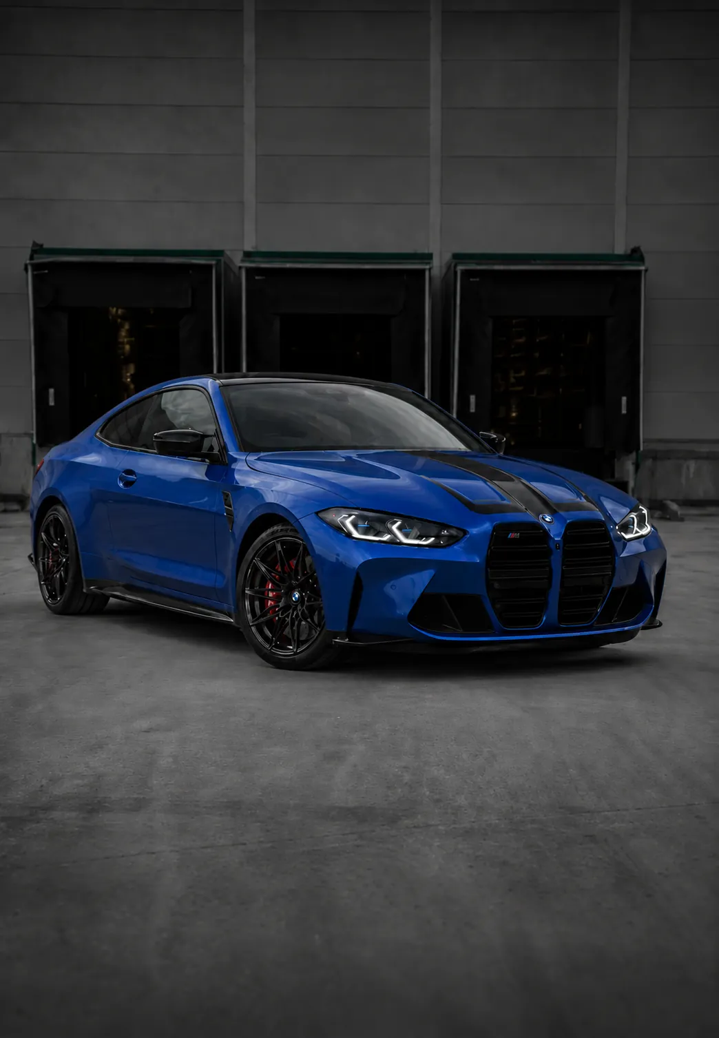 BMW M4 G82 Competition in Portimao Blue – Mietwagen Thun