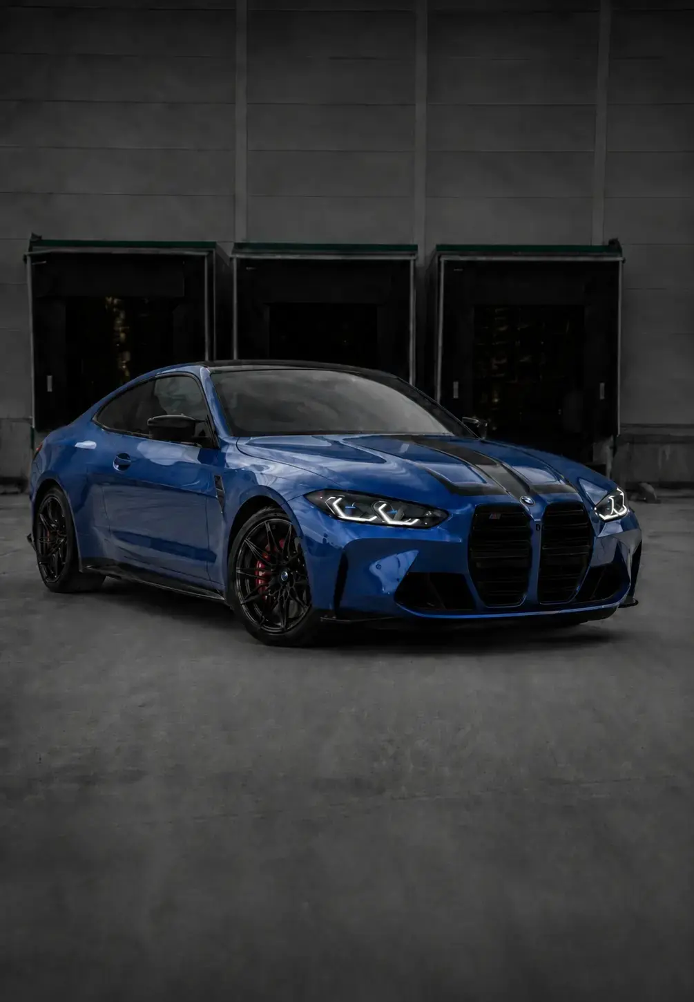 BMW M4 G82 Competition in Portimao Blue – Mietwagen Thun